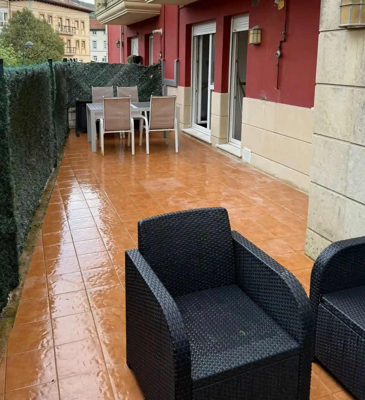 Planta baja exterior con terraza de 25 m² en Ampuero