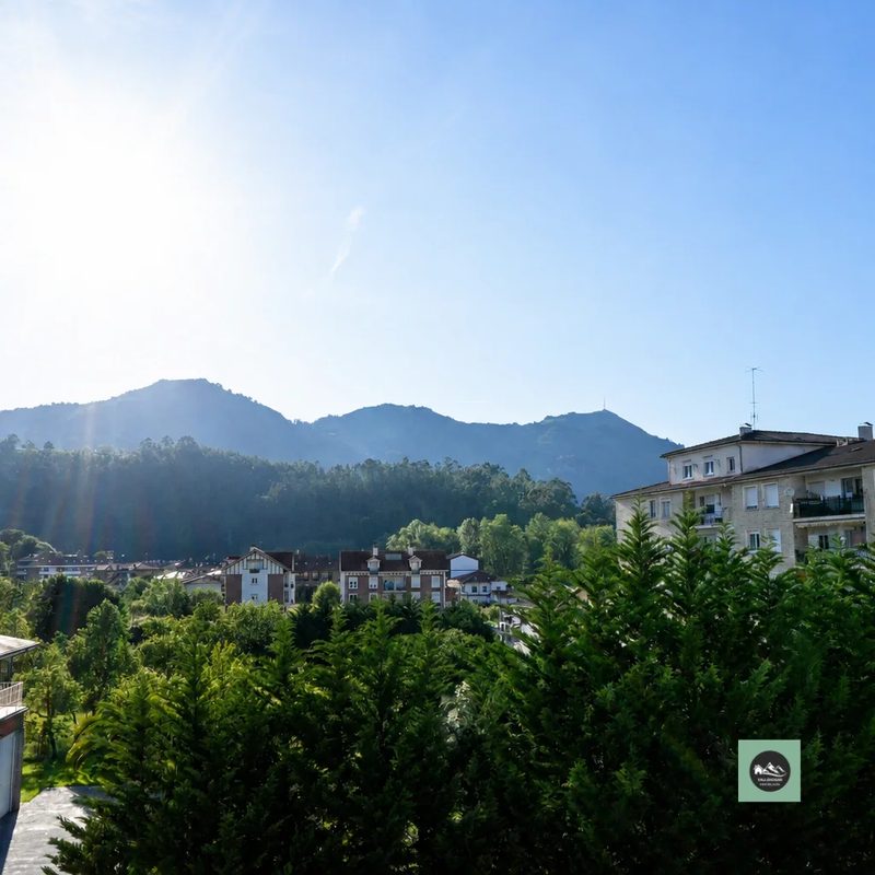 Vistas soleadas piso a la venta en Ampuero con terraza